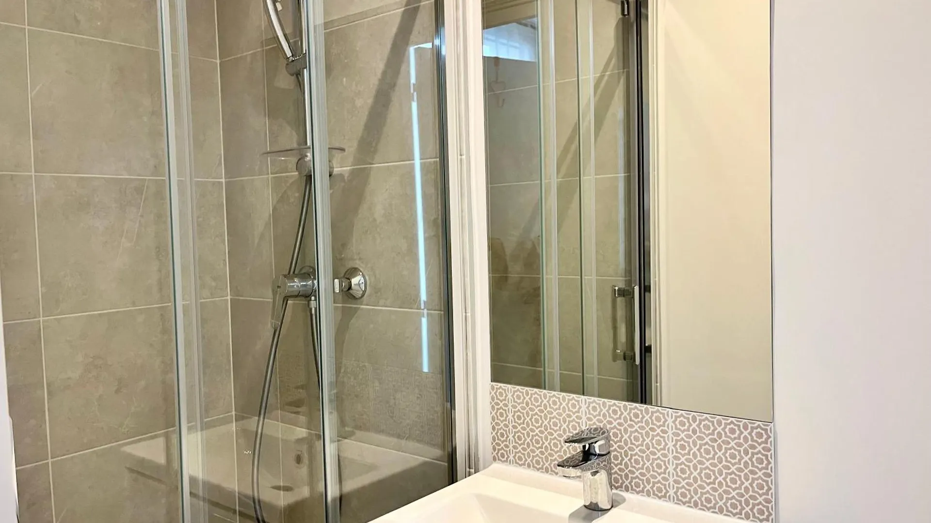 Petit Agreable Au Coeur Du 11e Arrondissement