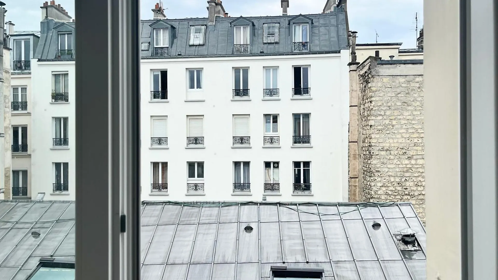 Petit Agreable Au Coeur Du 11e Arrondissement Parigi